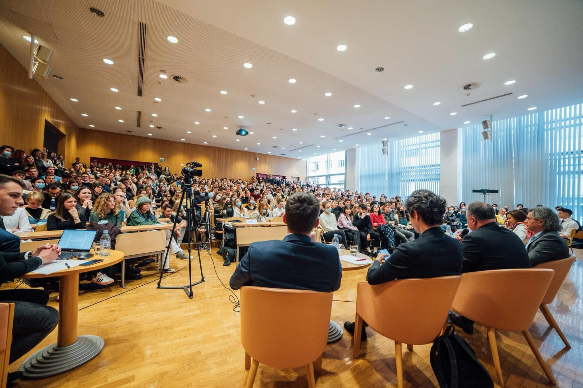 POLITIČNO SOOČENJE PRED DRŽAVNOZBORSKIMI VOLITVAMI